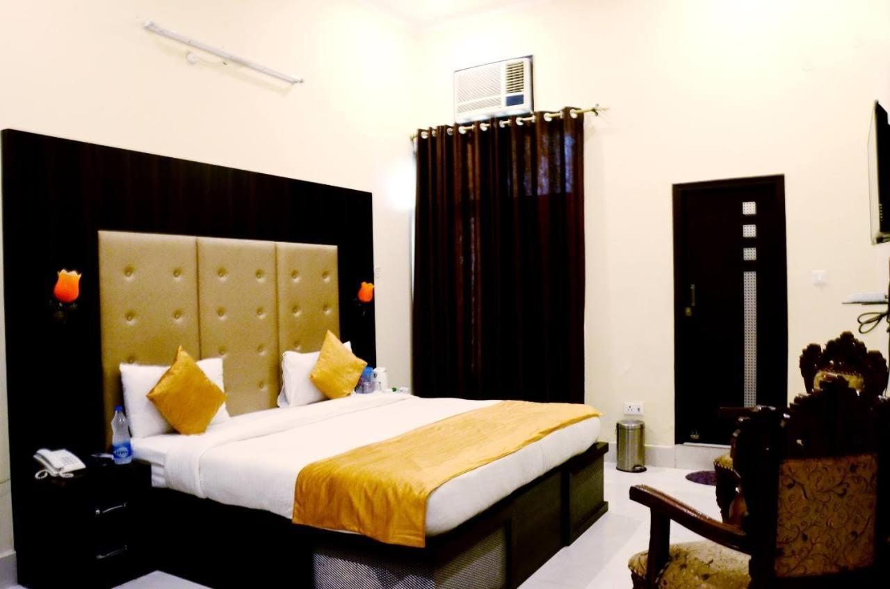 Taraji Resort Ayodhya ภายนอก รูปภาพ